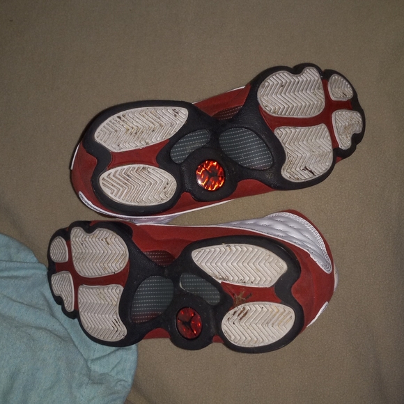 women's  cherry Jordan size 5.5, they like brand new. worn like 2 times - Picture 2 of 5